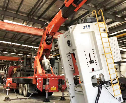 义马附近随车吊出租，轻松解决运输难题